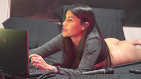 Snapshot of capriciousqueen chatting on 09-21-25, 10:55 Miyah online show from 09-21-25, 10:55