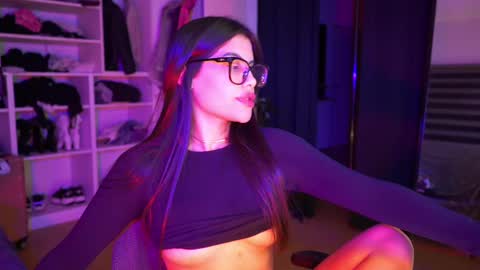 Snapshot of capriciousqueen chatting on 10-07-25, 02:42 Miyah online show from 10-07-25, 02:42