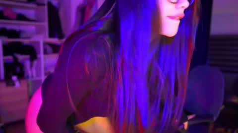 Snapshot of capriciousqueen chatting on 10-08-25, 03:15 Miyah online show from 10-08-25, 03:15