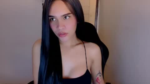 Snapshot of captivatinghailey_ chatting on 06-18-26, 06:02 HAILEY online show from 06-18-26, 06:02