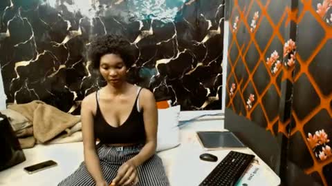 Snapshot of caramelminxx_ chatting on 07-08-26, 07:24 caramelminxx_ online show from 07-08-26, 07:24