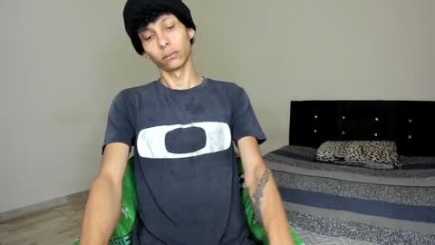 Snapshot of cardrey05 chatting on 12-22-24, 11:44 Carlos and Cristian online show from 12-22-24, 11:44