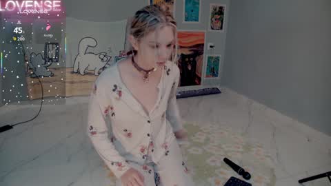 NONA    follow online show from 09-16-25, 05:08