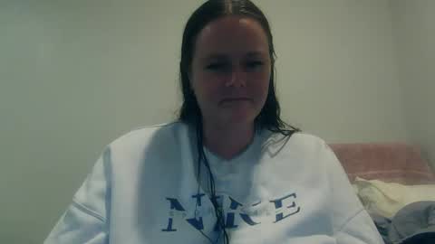 carinabro10 online show from 10-07-25, 08:44