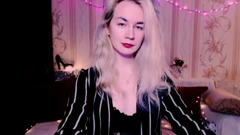 Snapshot of carinfox chatting on 04-21-26, 06:12 Carin online show from 04-21-26, 06:12