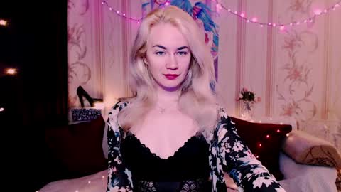 Snapshot of carinfox chatting on 04-30-26, 05:25 Carin online show from 04-30-26, 05:25