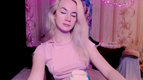 Snapshot of carinfox chatting on 05-21-26, 05:58 Carin online show from 05-21-26, 05:58