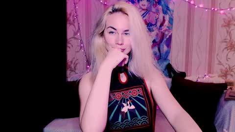 Snapshot of carinfox chatting on 05-26-26, 06:48 Carin online show from 05-26-26, 06:48