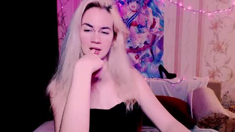 Snapshot of carinfox chatting on 05-30-26, 07:44 Carin online show from 05-30-26, 07:44
