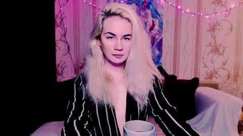 Snapshot of carinfox chatting on 05-31-26, 04:14 Carin online show from 05-31-26, 04:14