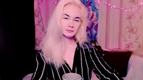 Snapshot of carinfox chatting on 06-12-26, 06:45 Carin online show from 06-12-26, 06:45