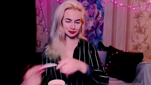 Snapshot of carinfox chatting on 06-15-26, 02:47 Carin online show from 06-15-26, 02:47