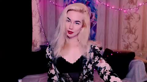 Snapshot of carinfox chatting on 06-17-26, 06:49 Carin online show from 06-17-26, 06:49
