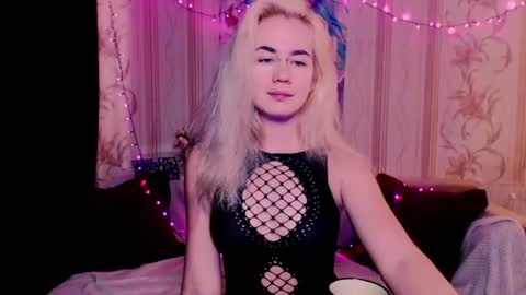 Snapshot of carinfox chatting on 06-20-26, 06:27 Carin online show from 06-20-26, 06:27