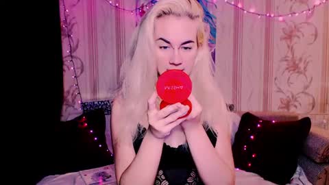 Snapshot of carinfox chatting on 06-29-26, 06:30 Carin online show from 06-29-26, 06:30