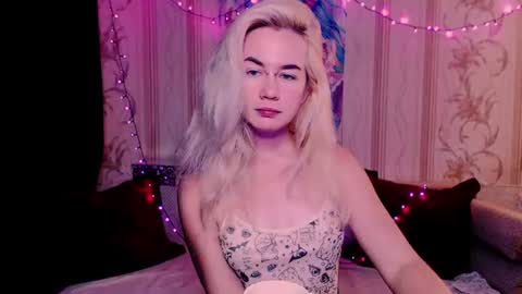 Snapshot of carinfox chatting on 07-05-26, 04:36 Carin online show from 07-05-26, 04:36