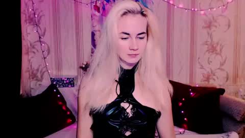 Snapshot of carinfox chatting on 07-10-26, 08:33 Carin online show from 07-10-26, 08:33