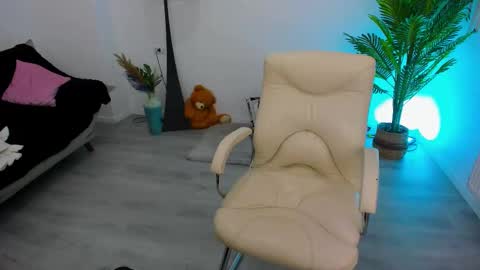 Snapshot of carla_shine chatting on 01-14-26, 05:35 carla_shine online show from 01-14-26, 05:35