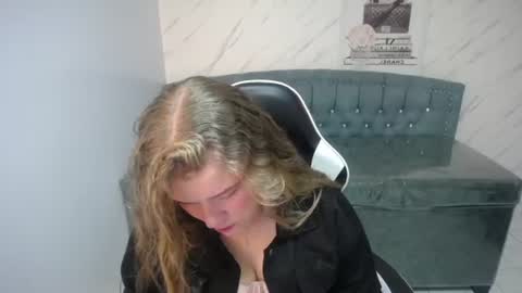 Snapshot of carla_ta chatting on 07-07-26, 12:42 Ana online show from 07-07-26, 12:42