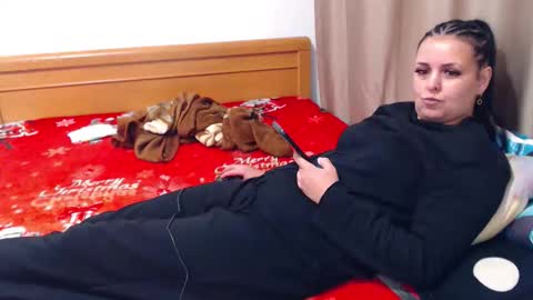 Snapshot of carlasweet00 chatting on 12-18-25, 01:44 carlasweet00 online show from 12-18-25, 01:44