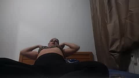 Snapshot of carlasweet00 chatting on 05-11-26, 11:13 carlasweet00 online show from 05-11-26, 11:13