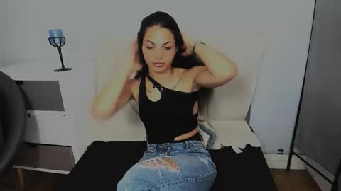 Snapshot of carlaxsensual chatting on 05-20-26, 03:40 CarlaxSensual online show from 05-20-26, 03:40
