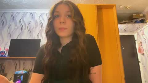 Snapshot of carleegarbutt chatting on 07-07-26, 02:43 Sally online show from 07-07-26, 02:43