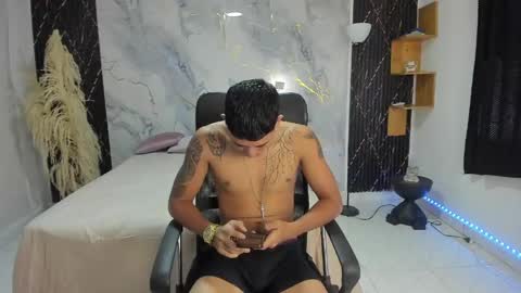 Snapshot of carlitosex09 chatting on 04-13-26, 12:21 master online show from 04-13-26, 12:21