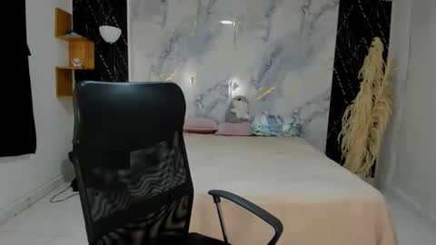 Snapshot of carlitosex09 chatting on 04-18-26, 01:15 master online show from 04-18-26, 01:15