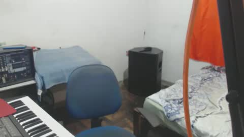 Snapshot of carlos2557 chatting on 02-15-26, 03:36 carlos online show from 02-15-26, 03:36