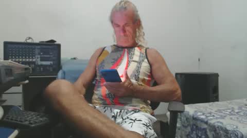 Snapshot of carlos2557 chatting on 02-17-26, 10:27 carlos online show from 02-17-26, 10:27