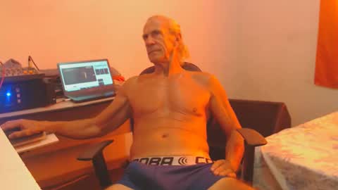 Snapshot of carlos2557 chatting on 04-21-26, 11:27 carlos online show from 04-21-26, 11:27