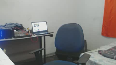 Snapshot of carlos2557 chatting on 04-30-26, 10:47 carlos online show from 04-30-26, 10:47