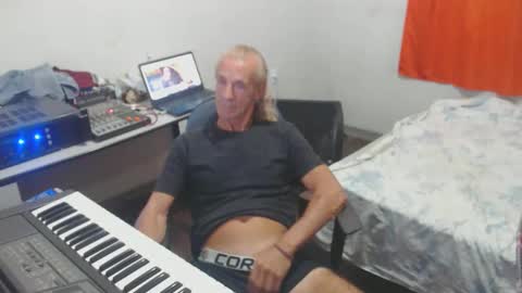 Snapshot of carlos2557 chatting on 05-04-26, 09:11 carlos online show from 05-04-26, 09:11