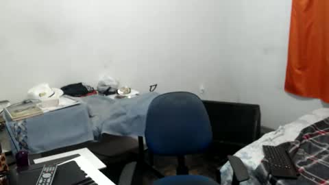 Snapshot of carlos2557 chatting on 05-27-26, 01:57 carlos online show from 05-27-26, 01:57