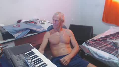 Snapshot of carlos2557 chatting on 05-31-26, 03:08 carlos online show from 05-31-26, 03:08