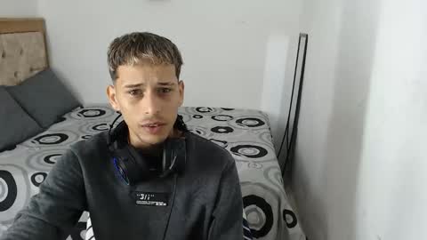 carlossmi01 online show from 10-22-25, 02:06