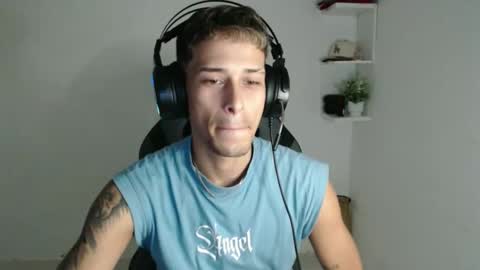 carlossmi01 online show from 11-21-25, 04:38