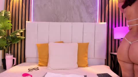 Snapshot of carlotta_velour chatting on 04-04-26, 03:27 Carlotta Velour online show from 04-04-26, 03:27