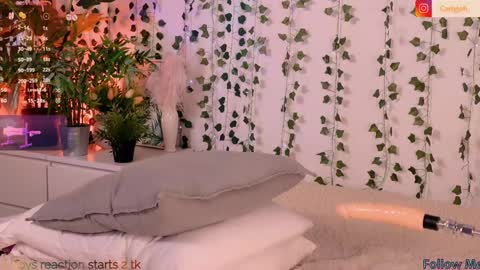 Snapshot of carlymilton chatting on 01-12-25, 04:31 Carly online show from 01-12-25, 04:31