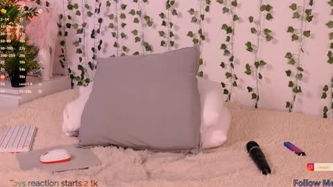 Snapshot of carlymilton chatting on 01-18-25, 04:15 Carly online show from 01-18-25, 04:15