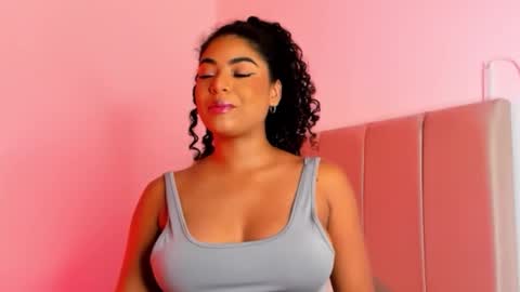 Snapshot of carlymonroee_ chatting on 01-16-26, 09:19 Littlecarly online show from 01-16-26, 09:19