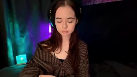 Snapshot of carmellacarrico chatting on 10-16-25, 03:13 Rin online show from 10-16-25, 03:13