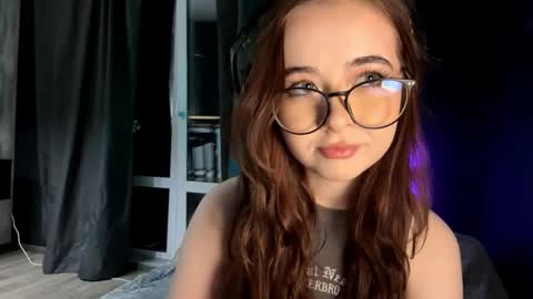 Snapshot of carmellacarrico chatting on 10-18-25, 03:24 Rin online show from 10-18-25, 03:24