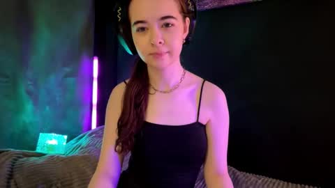 Snapshot of carmellacarrico chatting on 10-19-25, 01:23 Rin online show from 10-19-25, 01:23