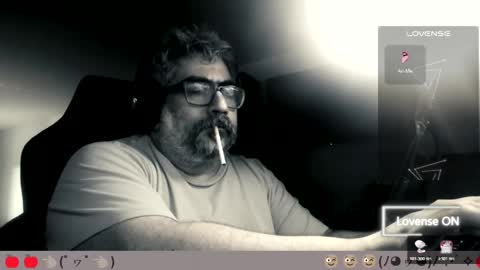 Snapshot of carmelo_devitto chatting on 04-17-26, 08:39 soy Batman online show from 04-17-26, 08:39