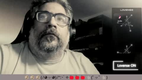 Snapshot of carmelo_devitto chatting on 04-24-26, 09:45 soy Batman online show from 04-24-26, 09:45