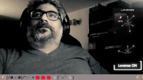 Snapshot of carmelo_devitto chatting on 04-28-26, 12:20 soy Batman online show from 04-28-26, 12:20