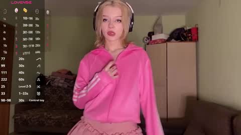 Elina online show from 06-14-26, 10:23