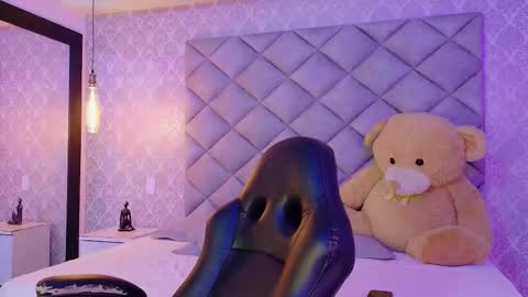 caro_adams1 online show from 11-24-25, 11:54